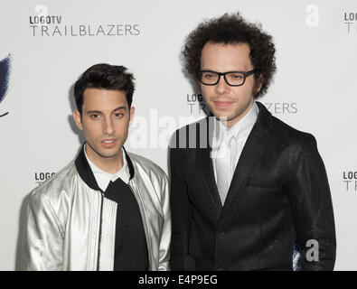 NEW YORK, NY USA - 23 juin 2014 : Duo Ian Axel et le Tchad Vaccarino assiste à la télévision Logo 'pionniers' à la Cathédrale de Saint Jean Banque D'Images