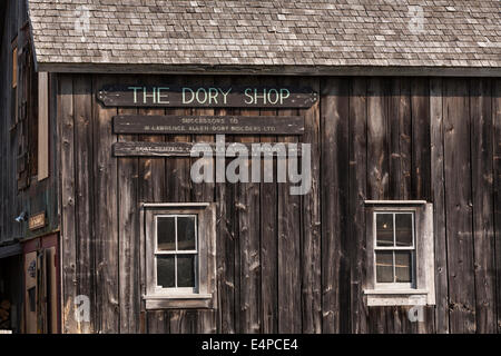 Le Dorry Shop : une grange-comme la construction au bord de l'eau. Successeurs de w. Lawrence Allen Dory Builders Ltd. Banque D'Images