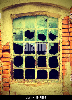 Sale et de verre brisé, usine abandonnée, esprit vintage. Banque D'Images