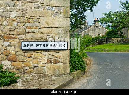 Inscrivez-vous dans le village de Appletreewick, Wharfedale, Yorkshire Dales National Park, North Yorkshire, England UK Banque D'Images