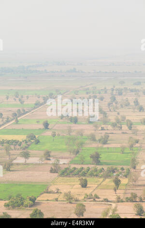 Vue sur la campagne de Phnom Sampeau colline près de Battambang, Cambodge Banque D'Images