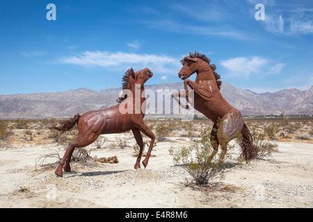 Sculpture de cheval dans l'Anza-Borrego Desert, Californie créé par Ricardo Breceda Banque D'Images