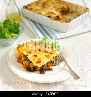 Courge rôtie et champignons lasagnes, partie Banque D'Images