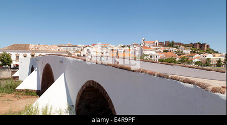 Le pont romain, également connu sous le nom de l'ancien pont, Albufeira, Algarve, Portugal Banque D'Images