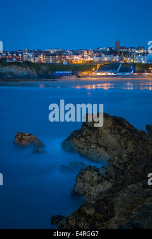 Twilight sur Newquay, Cornwall, Angleterre Banque D'Images