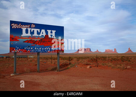 Bienvenue à l'Utah signe, Monument Valley, Navajo Nation, Arizona/Utah, États-Unis Frontière Banque D'Images