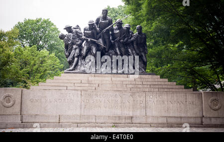 La 107ème Infantry Memorial sur la Cinquième Avenue et la 67e Rue à New York Banque D'Images