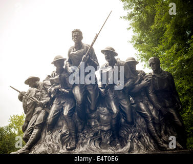 La 107ème Infantry Memorial sur la Cinquième Avenue et la 67e Rue à New York Banque D'Images