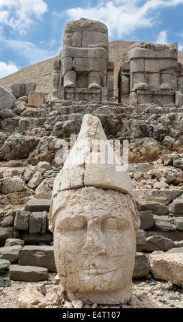 Tête et statue d'Antiochus, terrasse est, ou Nemrut Nemrud Dagh, Anatolie, Turquie Banque D'Images