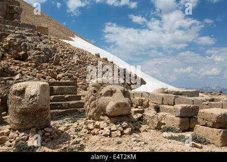 Lion colossal et têtes d'aigle, à l'est exposée, le Nemrut ou Nemrud Dagh, Anatolie, Turquie Banque D'Images