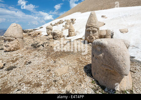 Têtes tombées, terrasse ouest, le Nemrut ou Nemrud Dagh, Anatolie, Turquie Banque D'Images