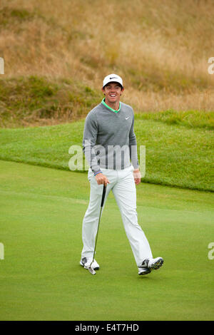 Hoylake, Angleterre. 16 juillet, 2014. L'Open Golf Championship. Rory Mcilroy sur sa pratique d'année sur le 13ème green au Royal Liverpool Golf, Hoylake, Merseyside, Royaume-Uni Banque D'Images