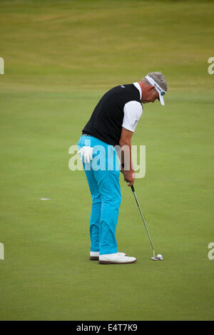 Hoylake, Angleterre. 16 juillet, 2014. L'Open Golf Championship. Darren Clarke mise sur le 13ème trou au Golf Royal de Liverpool, Merseyside, England, UK Banque D'Images