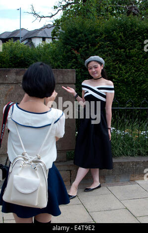 Les touristes chinois girl, Stratford-upon-Avon, Royaume-Uni Banque D'Images