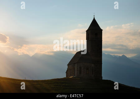 Près de l'église St rétroéclairé Samsung le Haflinger, le Tyrol du Sud, Vénétie, Italie Banque D'Images