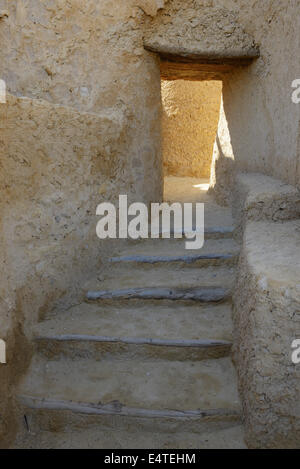 Escalier et porte ouverte, Forteresse de Shali (Schali) Vieille ville de Siwa, l'oasis de Siwa, Matruh, Désert de Libye, désert du Sahara, l'Egypte Banque D'Images