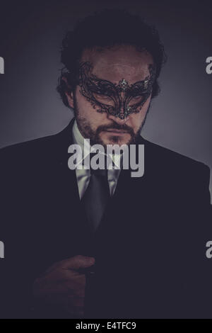 Portrait d'homme élégant, mystérieux Masque de Venise Banque D'Images
