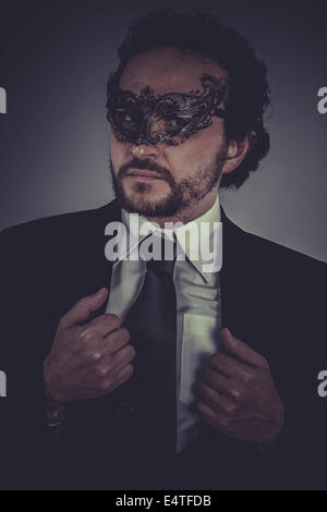 Portrait d'homme élégant, mystérieux Masque de Venise Banque D'Images