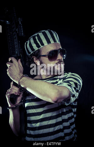 Émeute, prisonnier dans une prison avec une mitrailleuse Banque D'Images