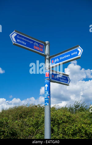 Panneau National cycle Network dans le North Yorkshire, Angleterre.ROYAUME-UNI Banque D'Images