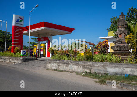 Jimbaran, Bali, Indonésie. Station essence, station d'essence. Banque D'Images