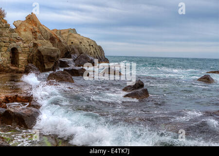 Le littoral de la mer Noire avant l'orage. Alupka, Crimée, Russie Banque D'Images