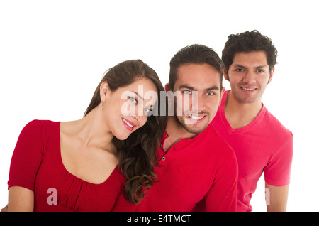 Deux hommes et une jeune fille en rouge posing Banque D'Images