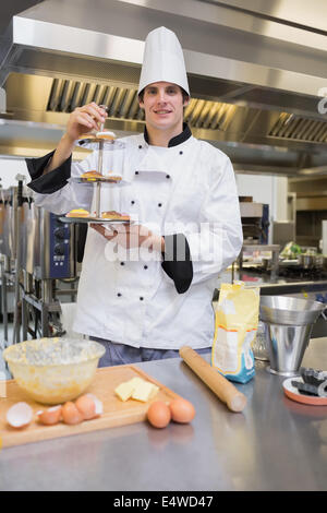 Présentation de gâteau pâtissier par niveaux bac Banque D'Images