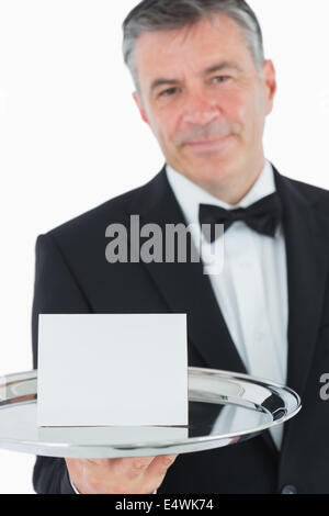 Waiter holding tray with paper Banque D'Images