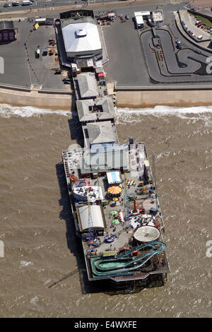 Vue aérienne de la jetée sud de Blackpool Banque D'Images