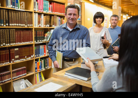 File d'attente à la bibliothèque Banque D'Images