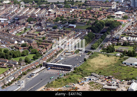 Vue aérienne de l'entrée ouest de la Mersey Tunnel qui relie du Wirral à Liverpool, Royaume-Uni Banque D'Images