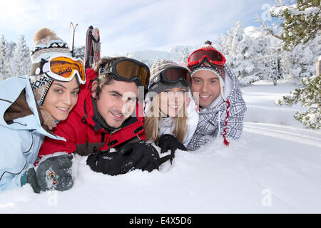 Amis de vacances de ski ensemble Banque D'Images