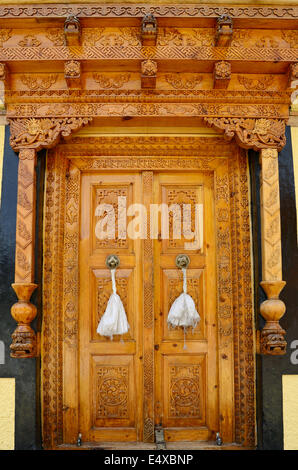 Vieille porte de temple Banque D'Images