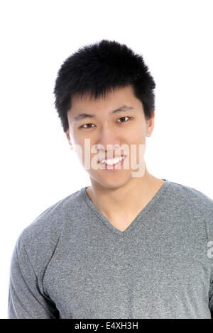 Asian young man smiling, portrait Banque D'Images