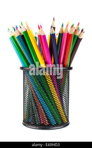 Divers crayons de couleur en noir tasse de bureau Banque D'Images