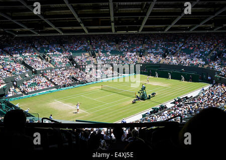 Championnat de Tennis de Wimbledon 2014 Mesdames, quarts de finale, sur le court n° 1, Eugenie Bouchard v Angelique Kerber Banque D'Images