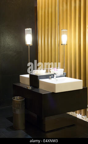 Cancers dans penderie luxury hotel Banque D'Images