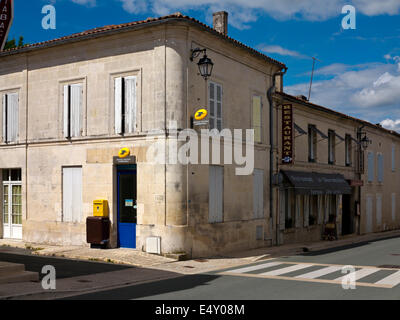Bureau de poste dans le village de Perignac, Charente-Maritime, Poitou-Charentes, région du sud ouest de la France Banque D'Images