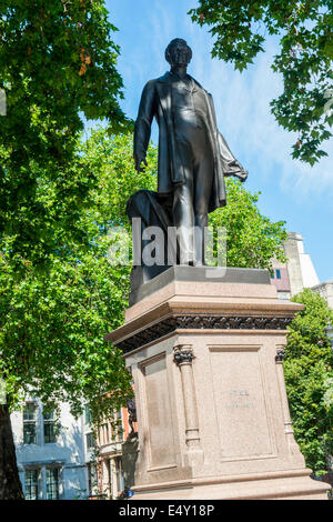 Statue de Sir Robert Peel à Londres Angleterre Royaume-uni Banque D'Images