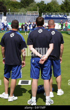 Kelvingrove Lawn Bowls Center, Glasgow, Écosse, Royaume-Uni, jeudi, 17 juillet 2014. Entraînement de l'équipe écossaise sur le site du concours de coupes de pelouse des Jeux du Commonwealth 2014 Banque D'Images