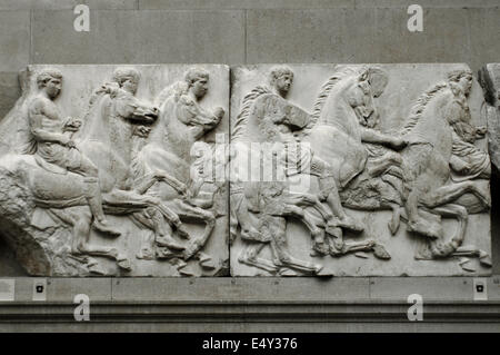 Au sud de la frise du Parthénon. La Cavalerie. L'Acropole, Athènes, Grèce. 438-432 BC. British Museum. Londres. United Kingdom. Banque D'Images