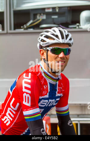 Thor Hushovd dans le jersey norvégien devant un stege dans l'Extrême-Arctique des Norvège Banque D'Images