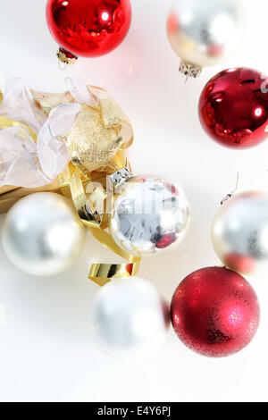 Boules de Noël rouge et blanc Banque D'Images