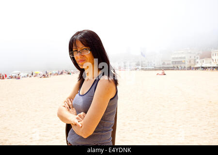 Femme sur la plage Banque D'Images