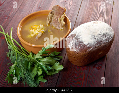 La soupe aux pois avec côtes de boeuf Banque D'Images