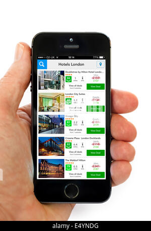 Trivago app, l'outil de comparaison de prix de l'hôtel, sur un Apple iPhone 5S, UK Banque D'Images