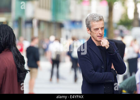 Cardiff, Royaume-Uni. 17 juillet 2014. Le cast de BBC Médecin qui sont parsemées de tournage sur Queen Street dans le centre-ville de Cardiff. Crédit photo : Peter Capaldi : Polly Thomas / Alamy Live News Banque D'Images