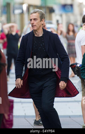 Cardiff, Royaume-Uni. 17 juillet 2014. Le cast de BBC Médecin qui sont parsemées de tournage sur Queen Street dans le centre-ville de Cardiff. Crédit photo : Peter Capaldi : Polly Thomas / Alamy Live News Banque D'Images