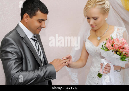 L'échange d'anneaux de mariage Banque D'Images